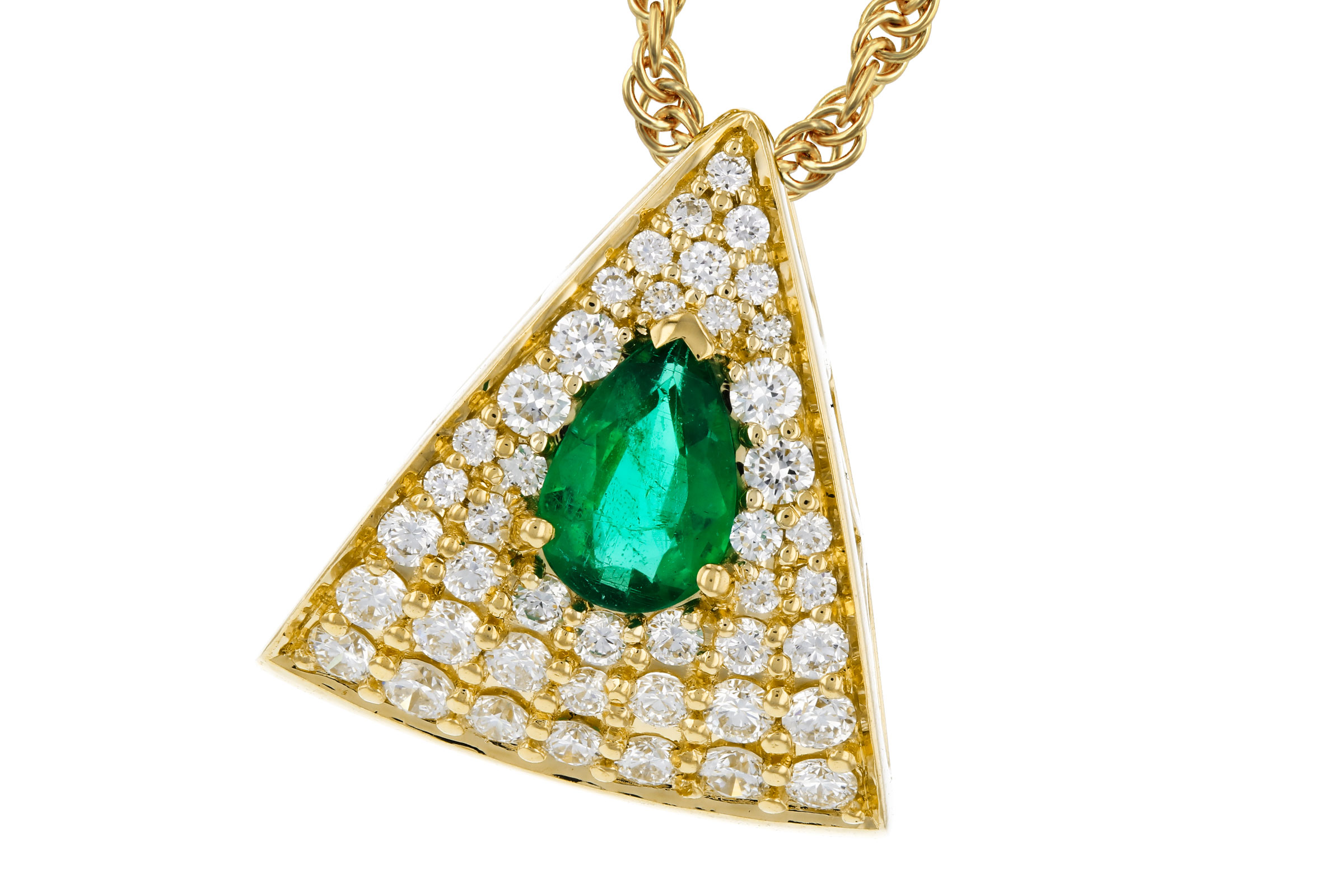 B276-01976: NECKLACE .26 EMERALD .60 TGW (6x4MM EM)