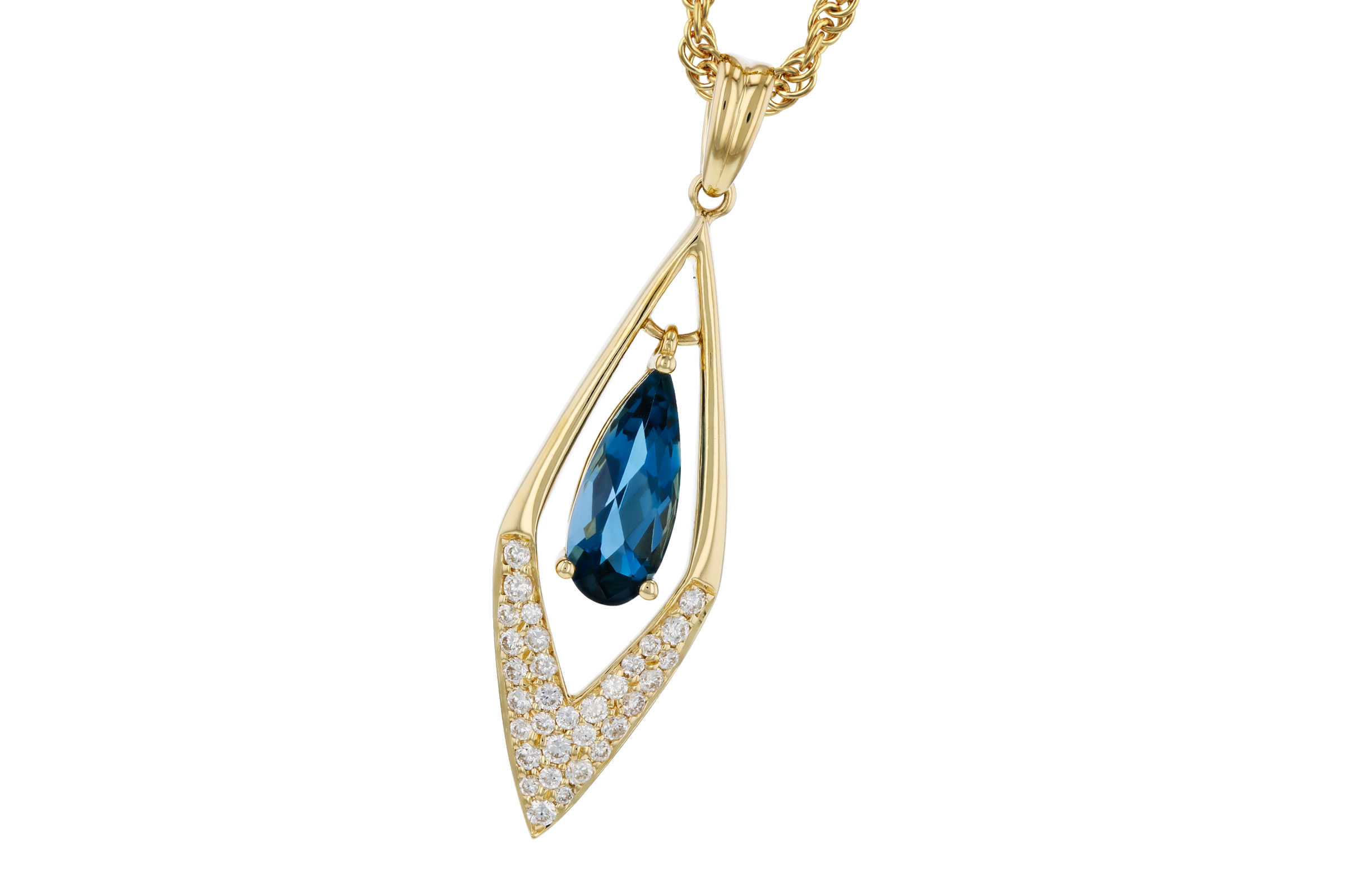 C276-01939: NECK .85 LONDON BLUE TOPAZ 1.02 TGW (10x4MM LBT)